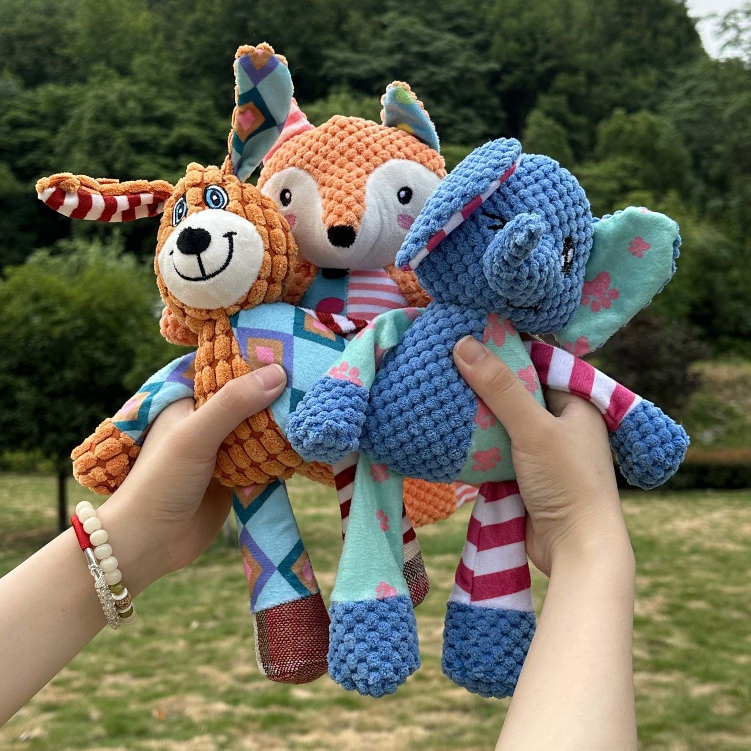 Cartoon Colorful Patchwork Plu - Interactive Squeaky Plush Dog Toy recension och pris